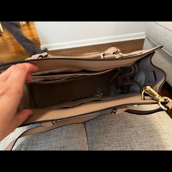 Petal Pink Michael Kors with gold hardware - Picture 4 of 4